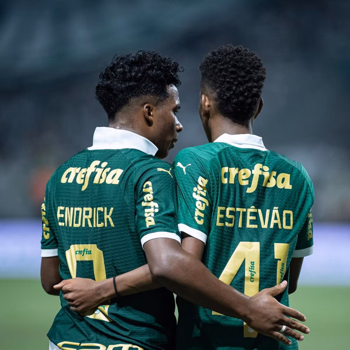 Estêvão e Endrick quando atuavam juntos no Palmeiras