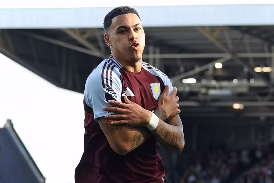Morgan Rogers comemora gol do Aston Villa