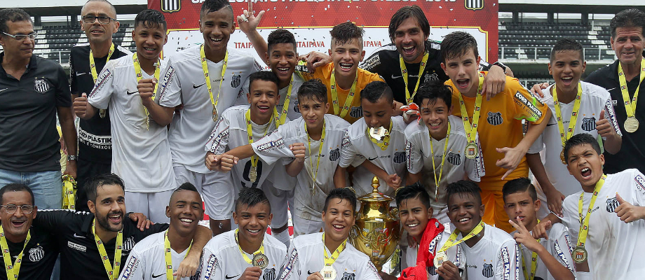 Equipe sub-13 do Corinthians é campeã da série ouro do Campeonato