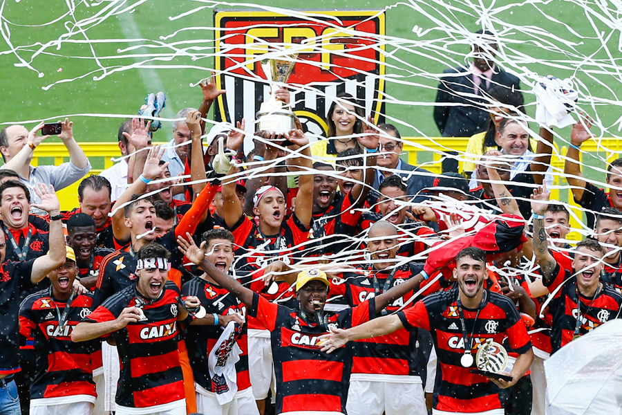 Nos pênaltis, Flamengo derrota Corinthians e fatura Copa do Brasil - Folha  PE