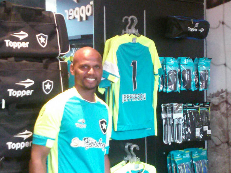 Especialista em marketing lamenta esparadrapo na camisa de Jefferson -  Lance!