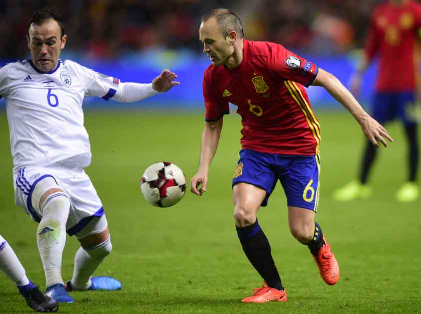 Iniesta fala das chances de título da Espanha: 'Algo quase