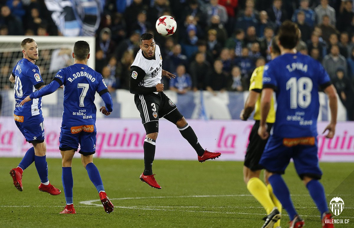 Ex-Benfica marca e Valência avança para a próxima fase da Taça do Rei