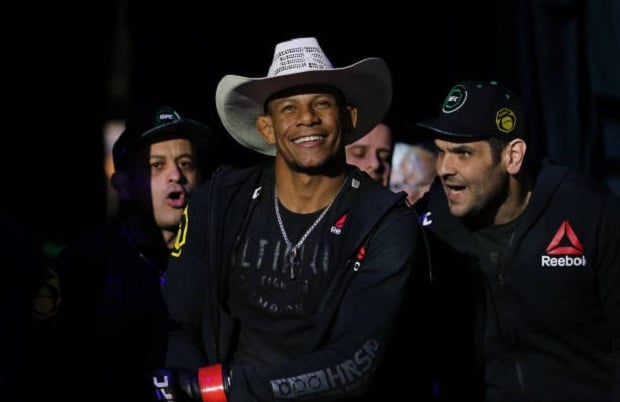 Com Ferguson lesionado, Dos Anjos avisa Khabib: Estarei pronto em