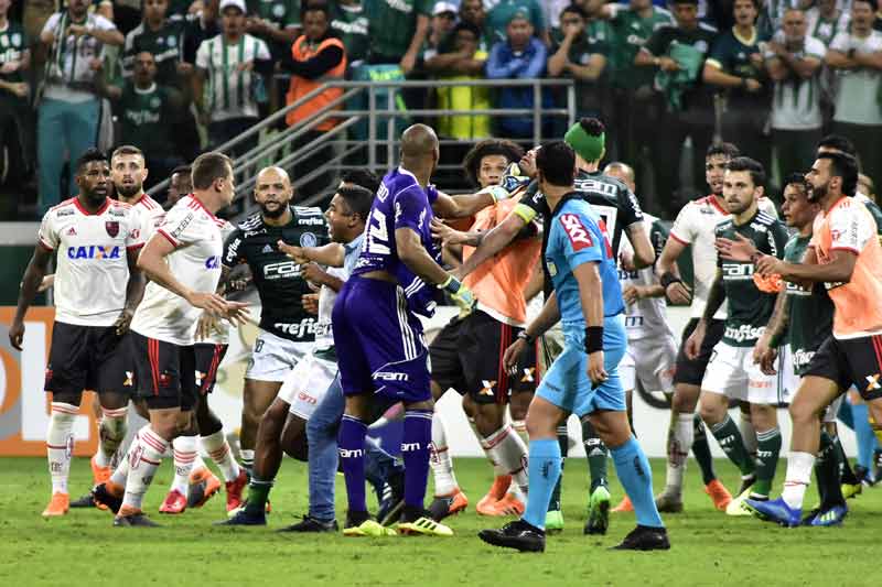 Provocação e socos: juiz de Flamengo x Palmeiras relata 'confusão