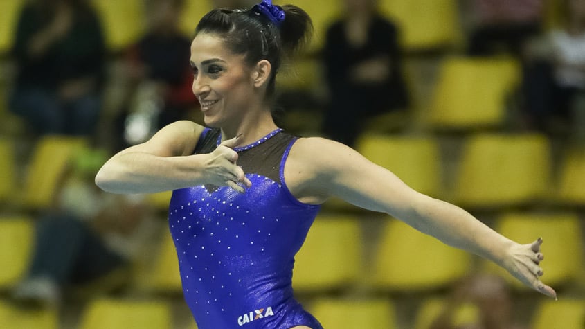 Simone Biles dá show, repete salto perfeito e lidera o Mundial de ginástica  artística, Farol