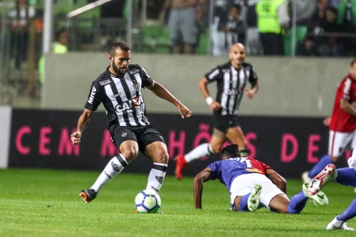 Palmeiras empresta atacante Ivan Angulo ao Botafogo-RJ