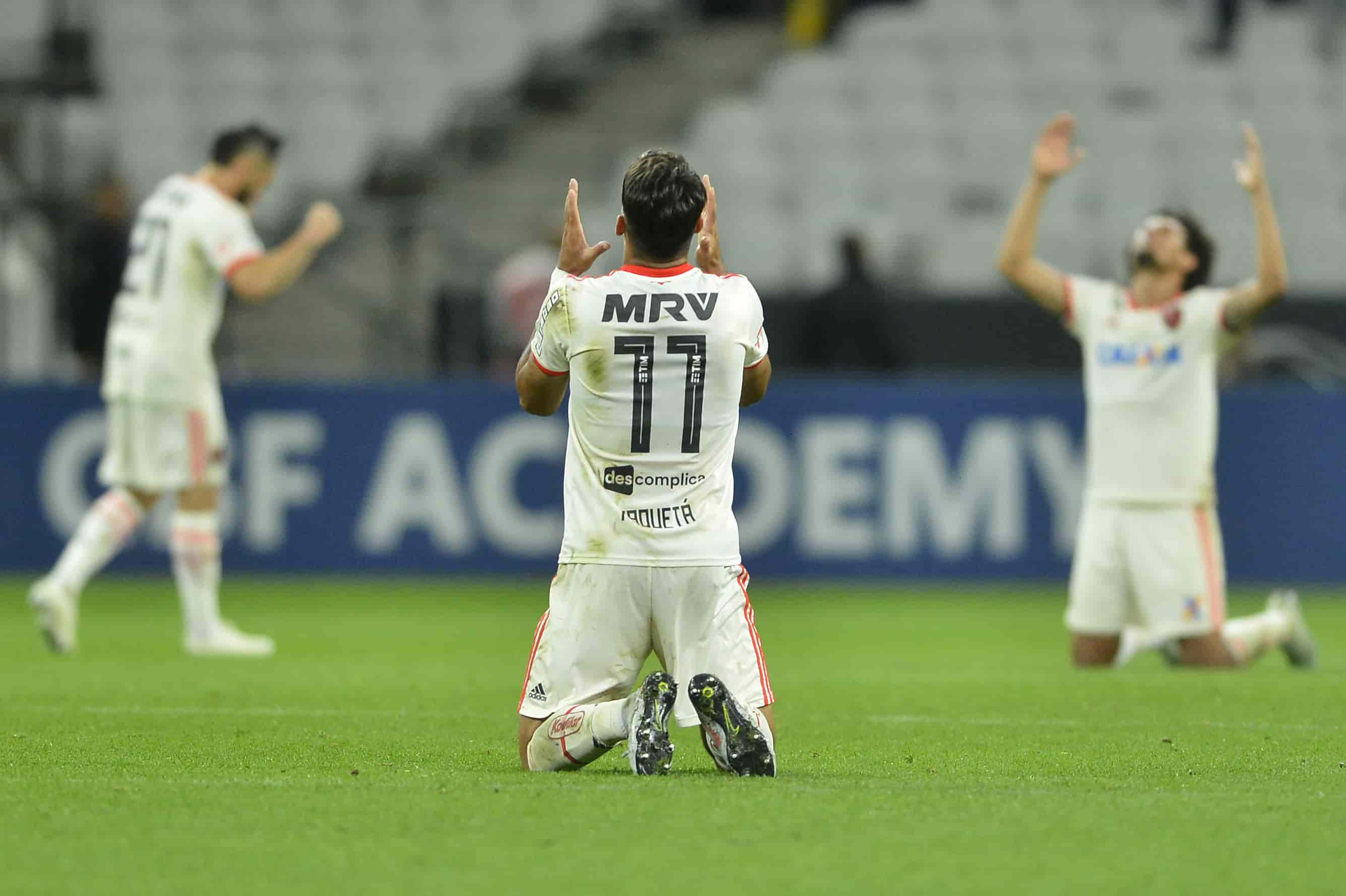 Paquetá brilha, mas Vitinho faz seu melhor jogo em vitória do