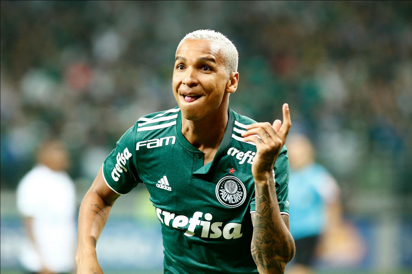 Palmeiras parabeniza Gustavo Scarpa pelo 28º aniversário