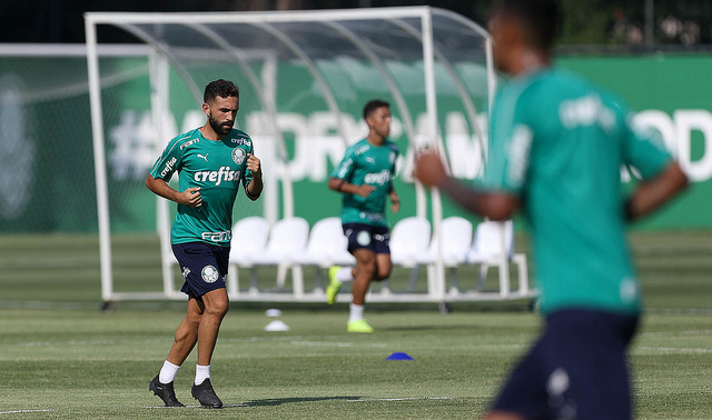 Palmeiras empresta o colombiano Ivan Angulo ao futebol português