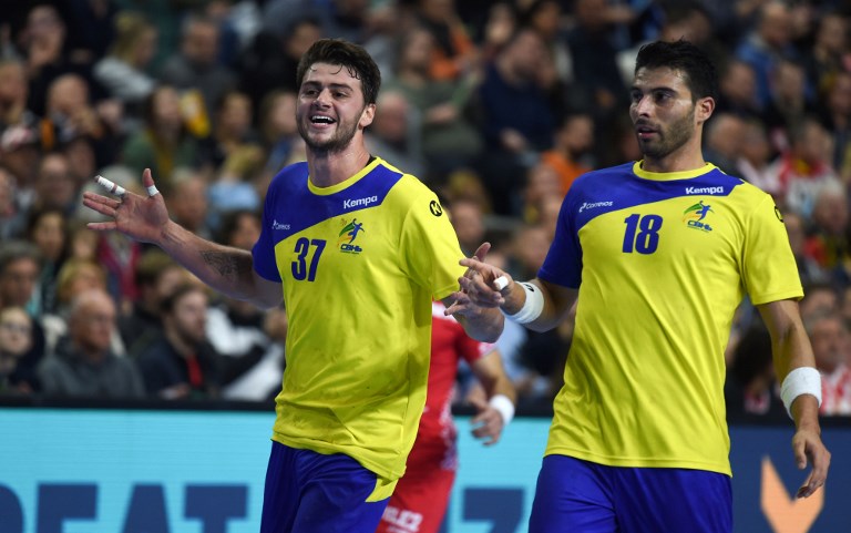 Na raça! Brasil defende bem, supera catimba alemã e vence no handebol  masculino - Lance!