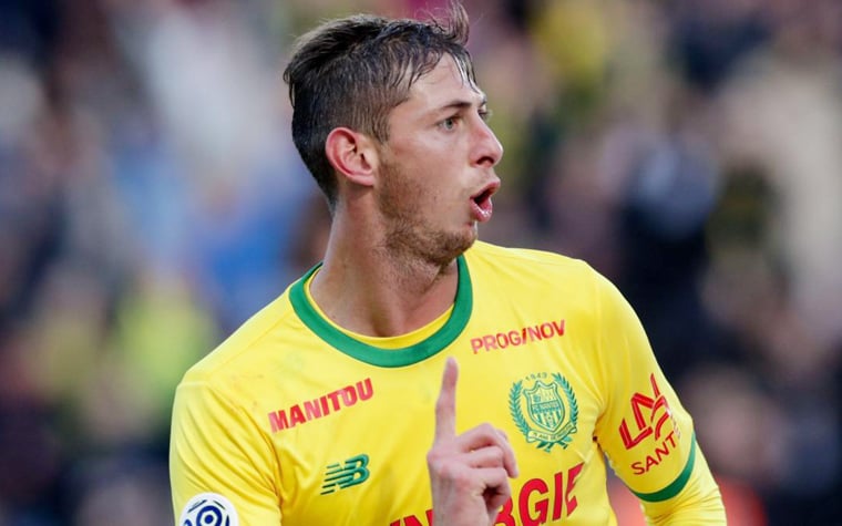 Torcedores do Nantes prestam homenagens a Emiliano Sala - Lance!