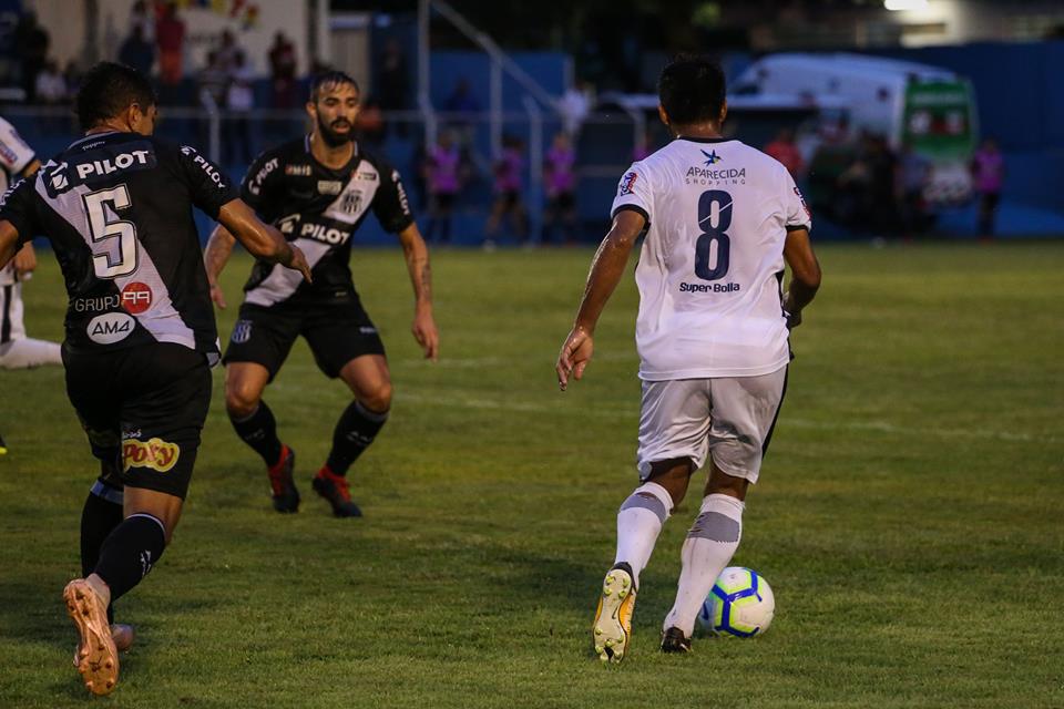 Osvaldo posa em foto com escudo do Ceará escondido e recebe críticas da  torcida do Fortaleza - NE45