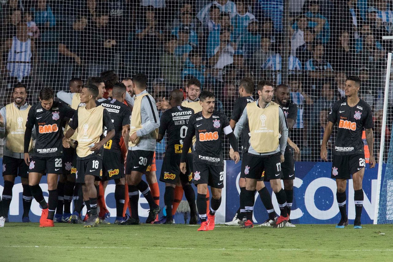 Cássio cava espaço na história do Corinthians e se aproxima de recorde de  Ronaldo - Lance!