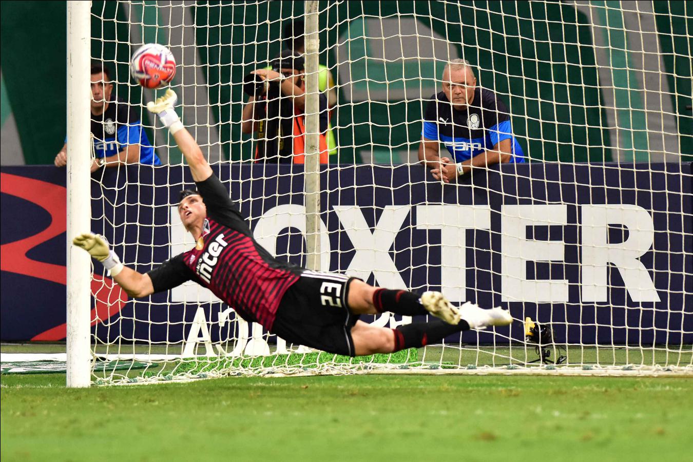 Veja o que diz a regra do futebol sobre o posicionamento do