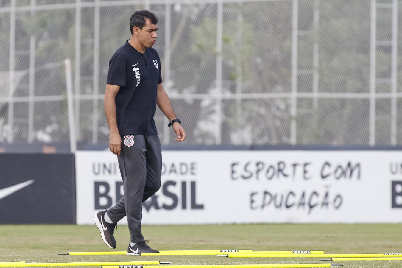 Zagueiro volta a treinar, e Carille confirma Corinthians para o