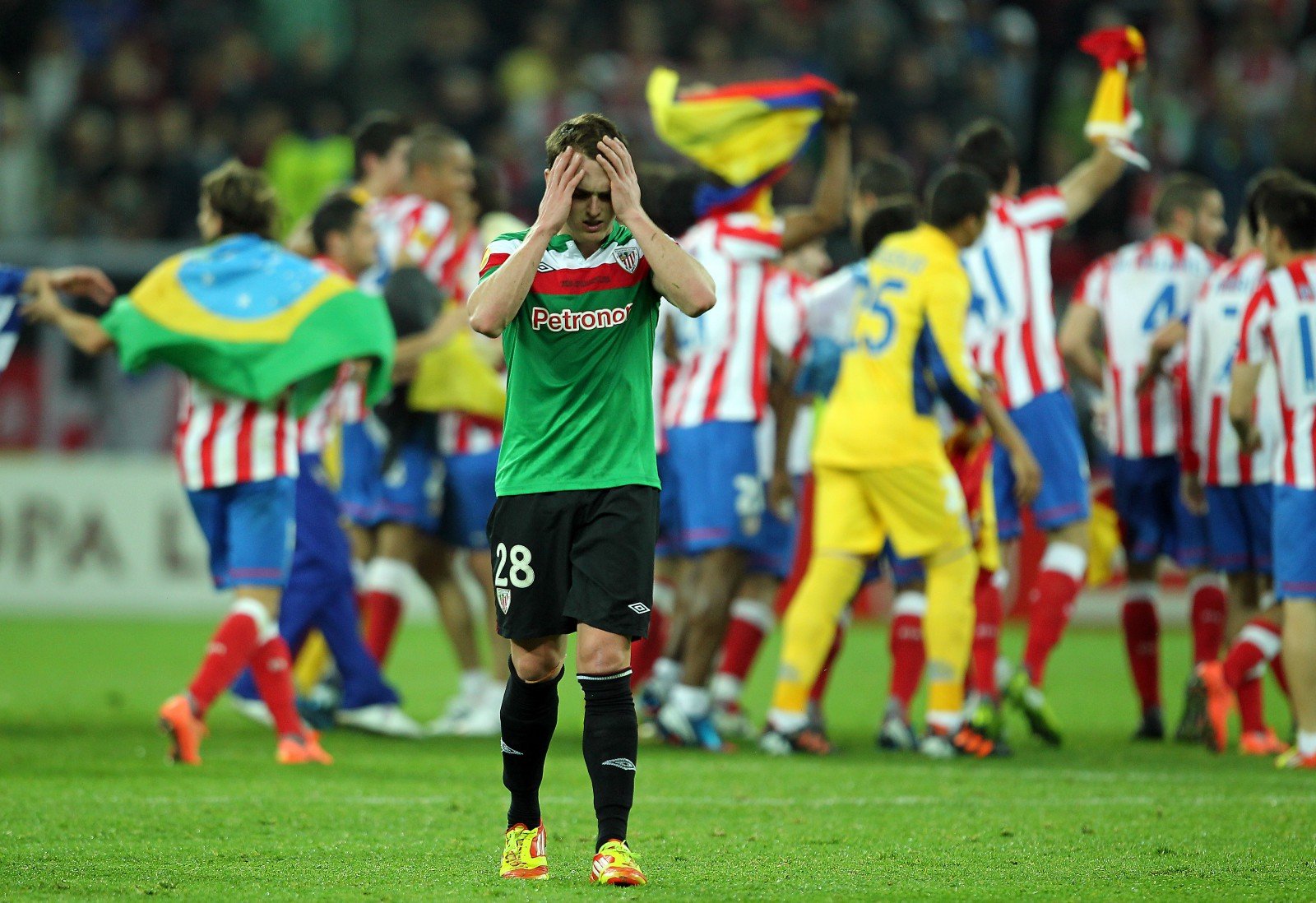 Athletic Bilbão é dominante e, no duelo direto, vence o Atlético de Madrid