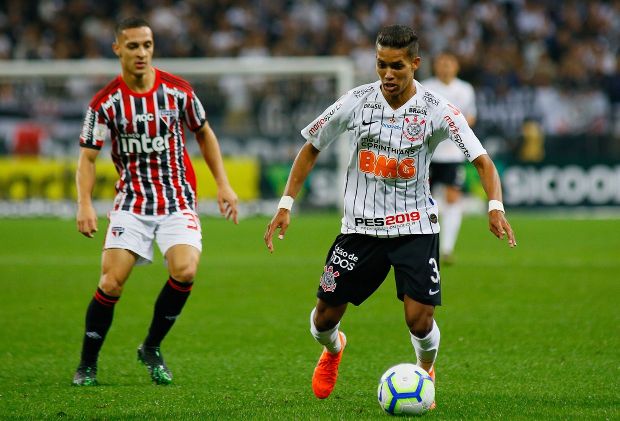 Corinthians sofre na criação de jogadas e perde para o São Paulo no jogo de  ida