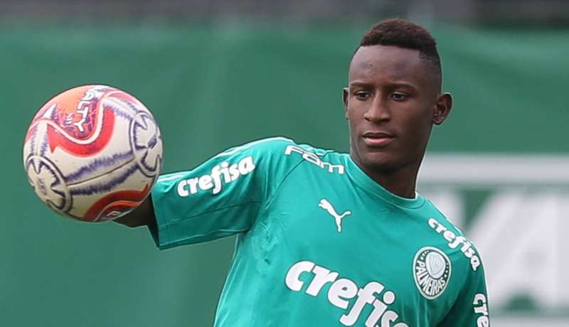 Palmeiras libera Angulo; Cruzeiro tem dificuldades com agentes do jogador