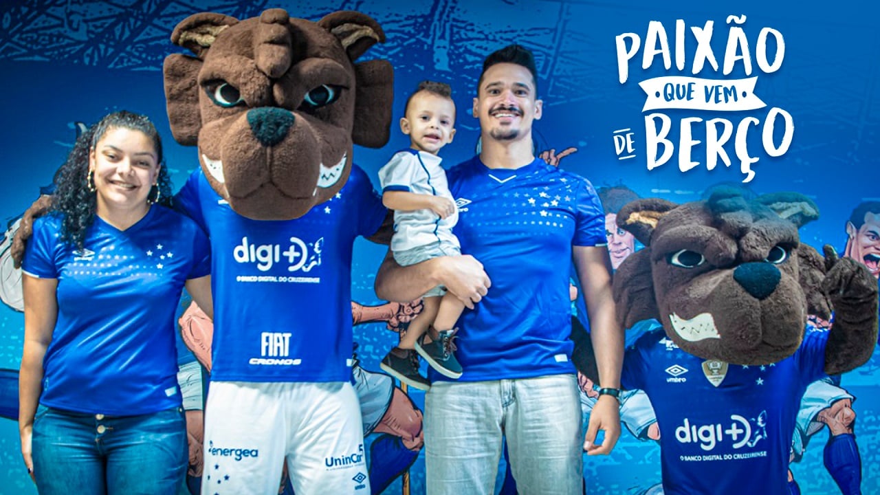 Criança que pediu comida para PM ganha ingressos para jogo do Cruzeiro no  Mineirão - Lance!