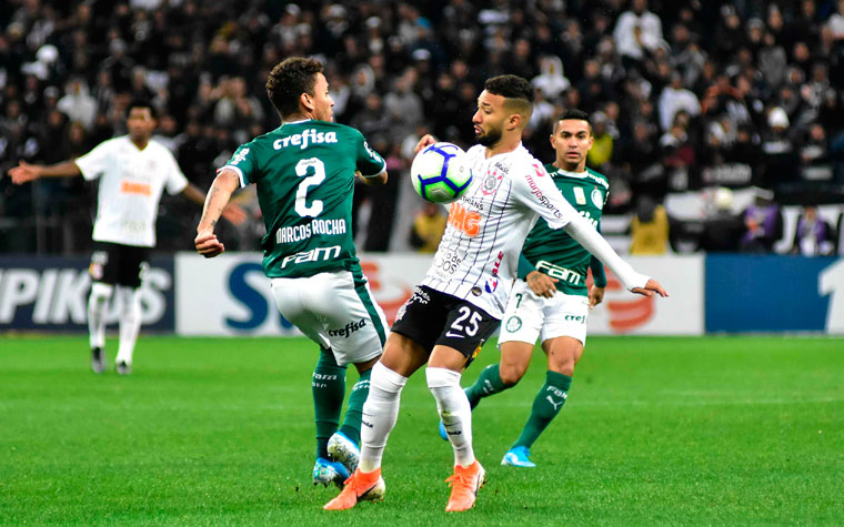 De 'ressaca', Palmeiras e Corinthians empatam em 1 a 1 pelo