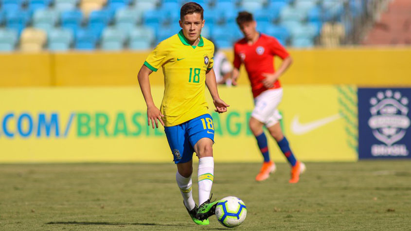 Árbitro de Athletico x Flamengo desprezou o VAR em lance decisivo