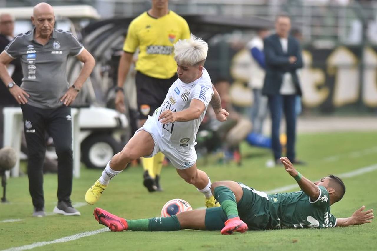 A Gazeta  Após grave lesão, Renyer, do Santos, inicia trabalho com bola