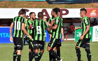 Sampaoli é quem vai decidir se o Galo ficará ou não com o meia Cazares -  Lance!