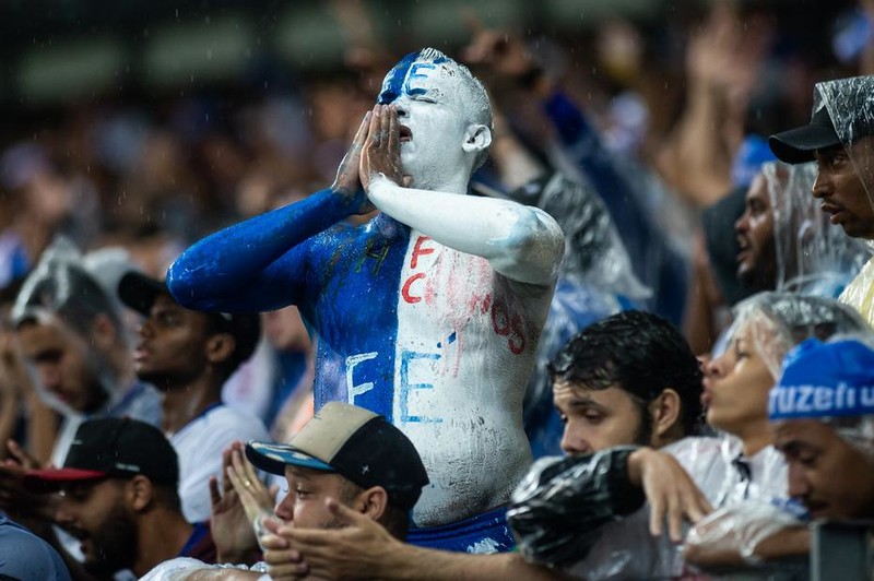 A Gazeta  Cruzeiro rescinde com Judivan e explica situação de Angulo no  clube