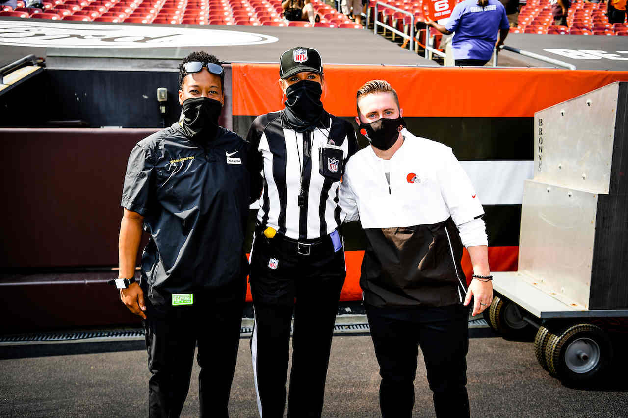 NFL Brasil on X: JOGUE COMO UMA GAROTA! 💪♀️ Sarah Fuller, goleira do time  feminino de futebol da universidade de Vanderbilt, vestirá o uniforme do  time de Futebol Americano e será a