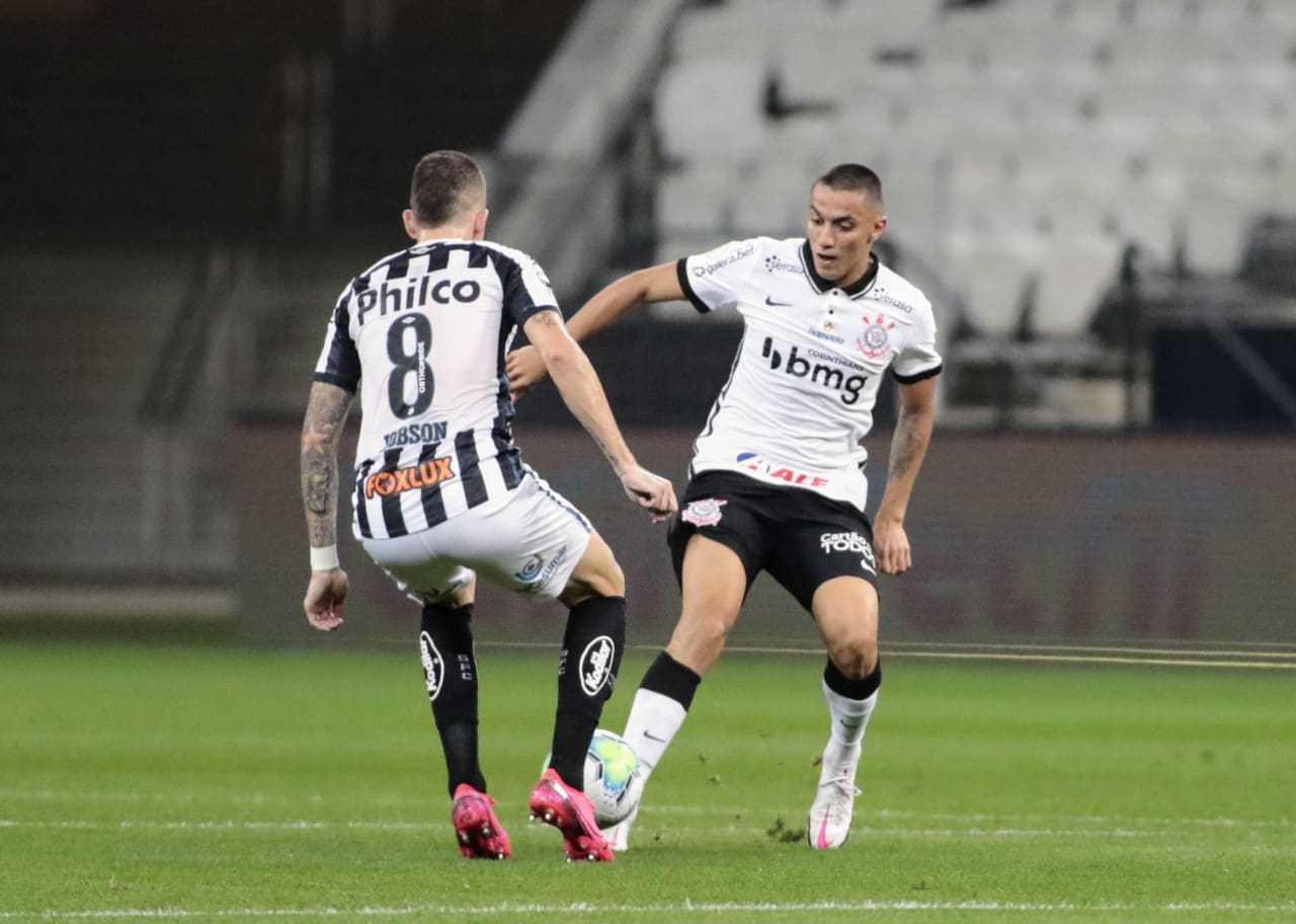 Corinthians e Santos empatam em clássico polêmico e seguem