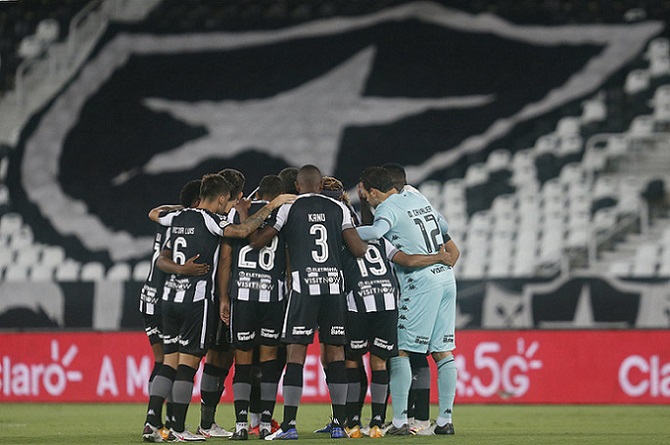 Palmeiras empresta atacante Ivan Angulo ao Botafogo-RJ