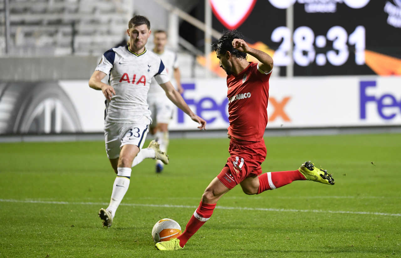 Benfica joga bem, vence o Standard Liège e segue 100% na Liga Europa -  Lance!