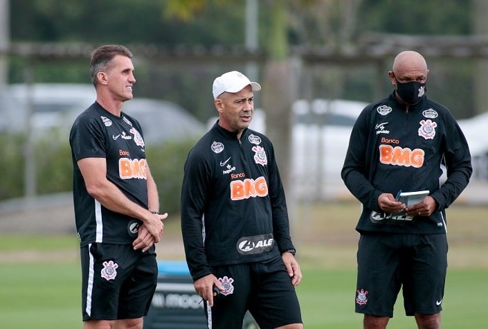 Presidente do Corinthians Duílio Monteiro Alves anuncia mudanças no elenco  e diretor