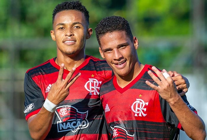 Flamengo busca reforços para variar formas de jogar. FlaResenha