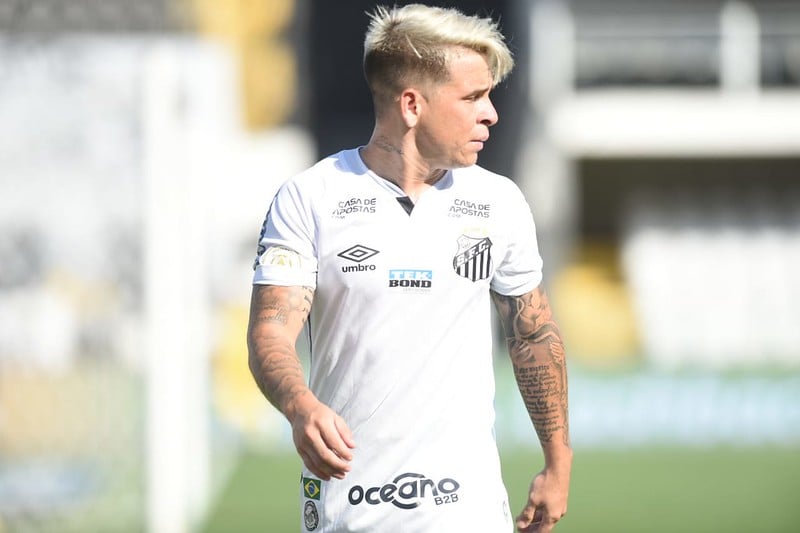 Santos trabalha na renovação de Wesley Patati