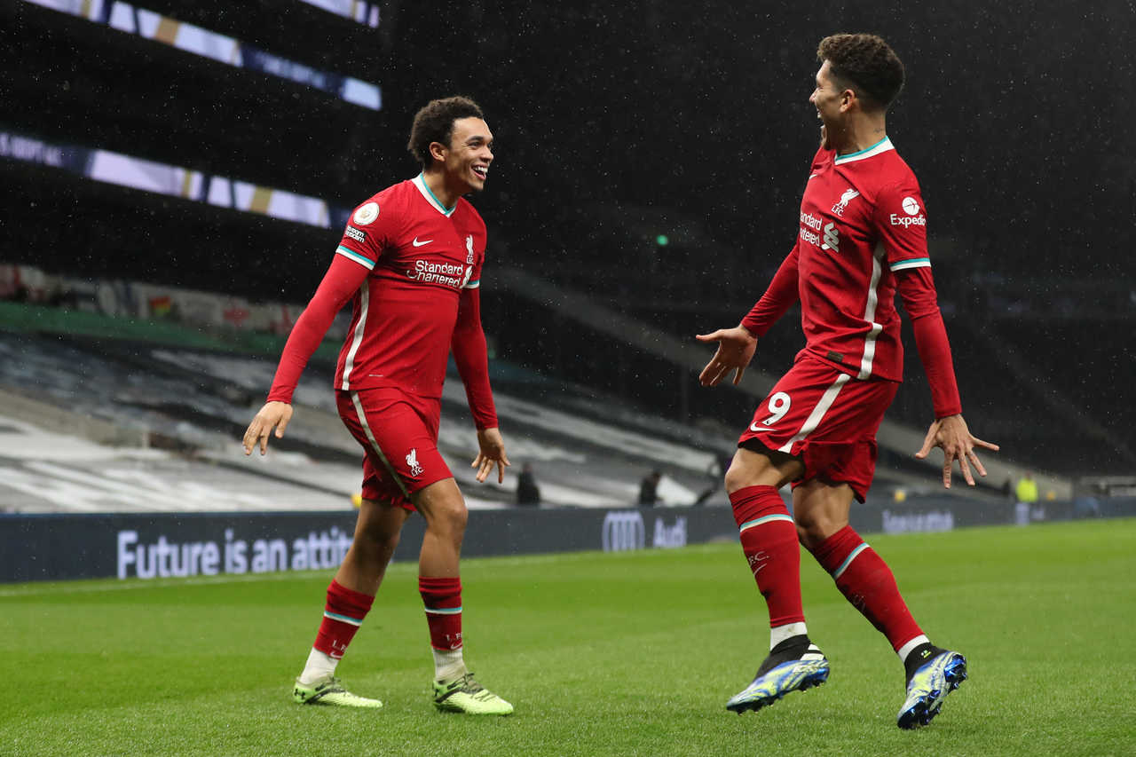 Manchester City goleia Wycombe e avança na Copa da Liga; Liverpool