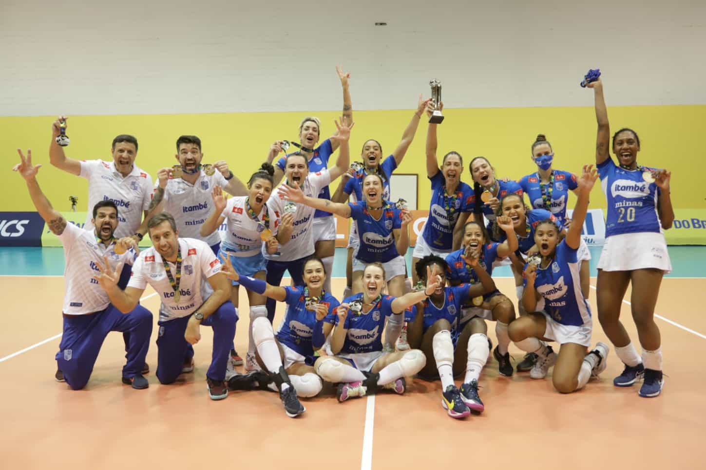 No tie-break, Minas vence Praia Clube e conquista a Supercopa de