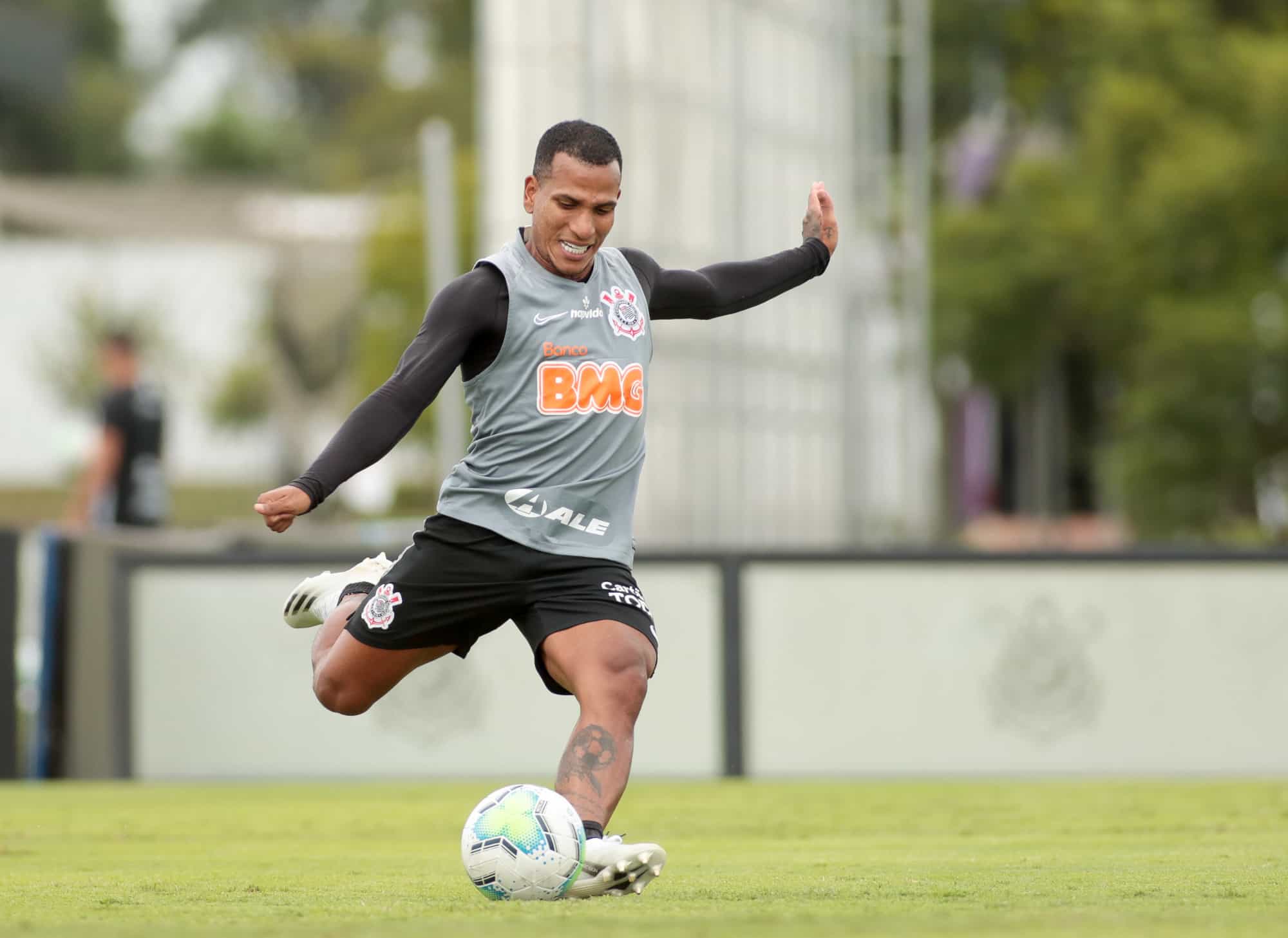 Pentacampeão Roque Júnior é o novo comentarista da Globo, futebol