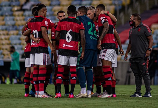 Bruno Viana se manifesta nas redes sociais após estreia pelo Flamengo