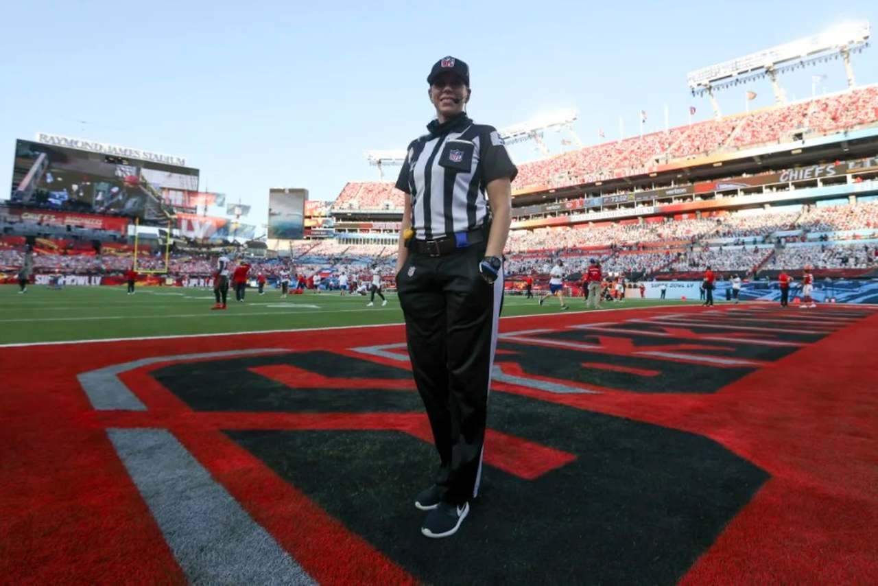 NFL Brasil on X: JOGUE COMO UMA GAROTA! 💪♀️ Sarah Fuller, goleira do time  feminino de futebol da universidade de Vanderbilt, vestirá o uniforme do  time de Futebol Americano e será a