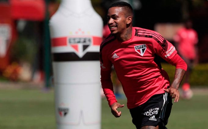 Walce, do São Paulo, comemora nova etapa de recuperação no CT