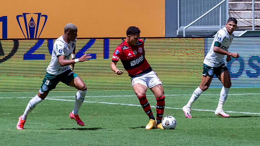 Provocação e socos: juiz de Flamengo x Palmeiras relata 'confusão