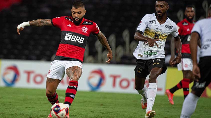 Flamengo comete falhas, mas busca empate com La Calera na