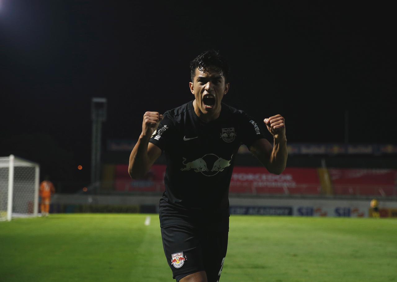 De última opção na infância a estrela: Artur dribla preconceito por altura  e brilha no Bragantino, bragantino