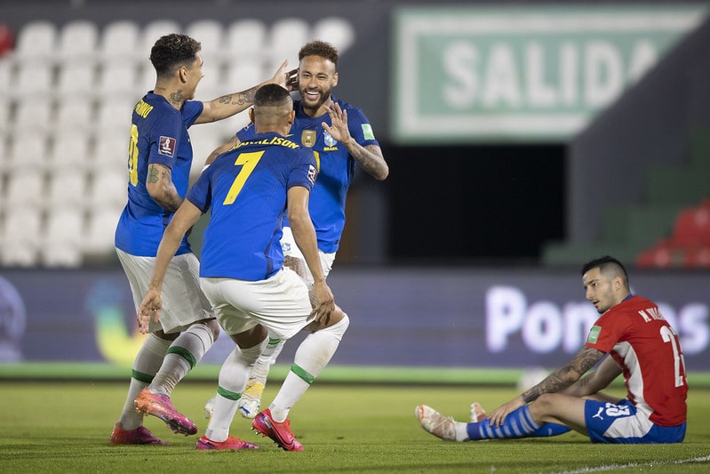 Tite não consola jogadores e deixa o gramado após eliminação do Brasil na  Copa do Mundo - Lance!