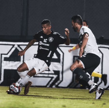 Goleiro Lucas França chega por empréstimo ao Guarani - Lance!