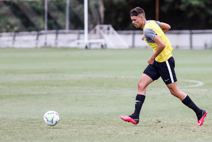 Avelar é acusado de racismo em jogo online, assume culpa e Corinthians  promete apurar o caso - Lance!