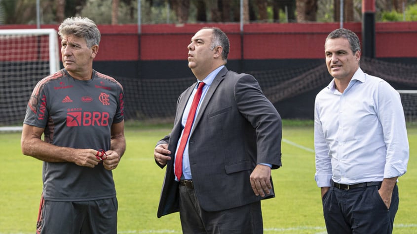 Com arbitragem polêmica, Flamengo bate Bahia e engata 2ª vitória