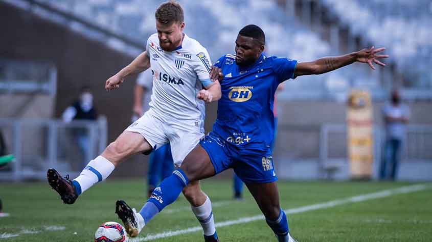 Jovens atletas de projeto esportivo vencem jogo após doação de uniformes  pelo Grupo Hinova – Grupo Hinova